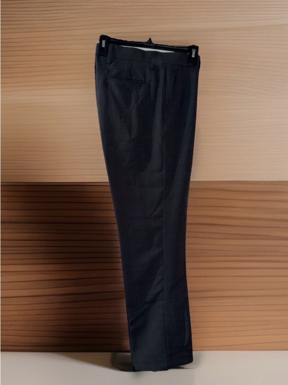 DKNY Slim Fit Men's Flat Front Dress Pants in Gray Check Pattern - 30x30 - EC